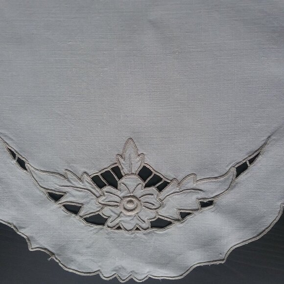 Open Cutwork Doilies Set of Two Vintage Machine Embroidered Ecru/Beige Linen Tab - Picture 2 of 12